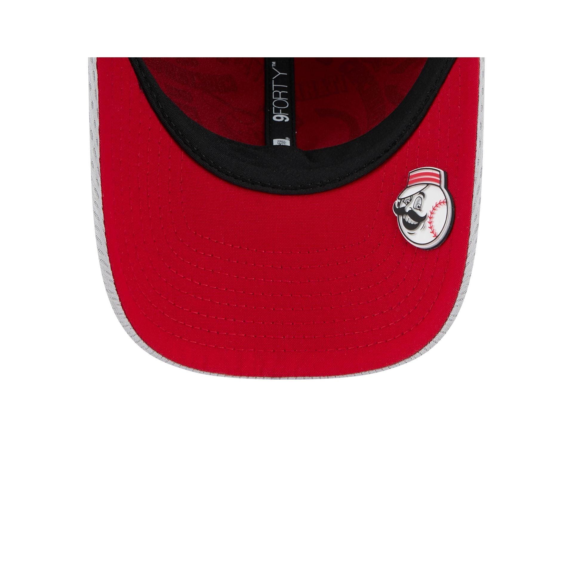 Cincinnati Reds 2025 Clubhouse Gray 9FORTY M-Crown Snapback Hat Male Product Image