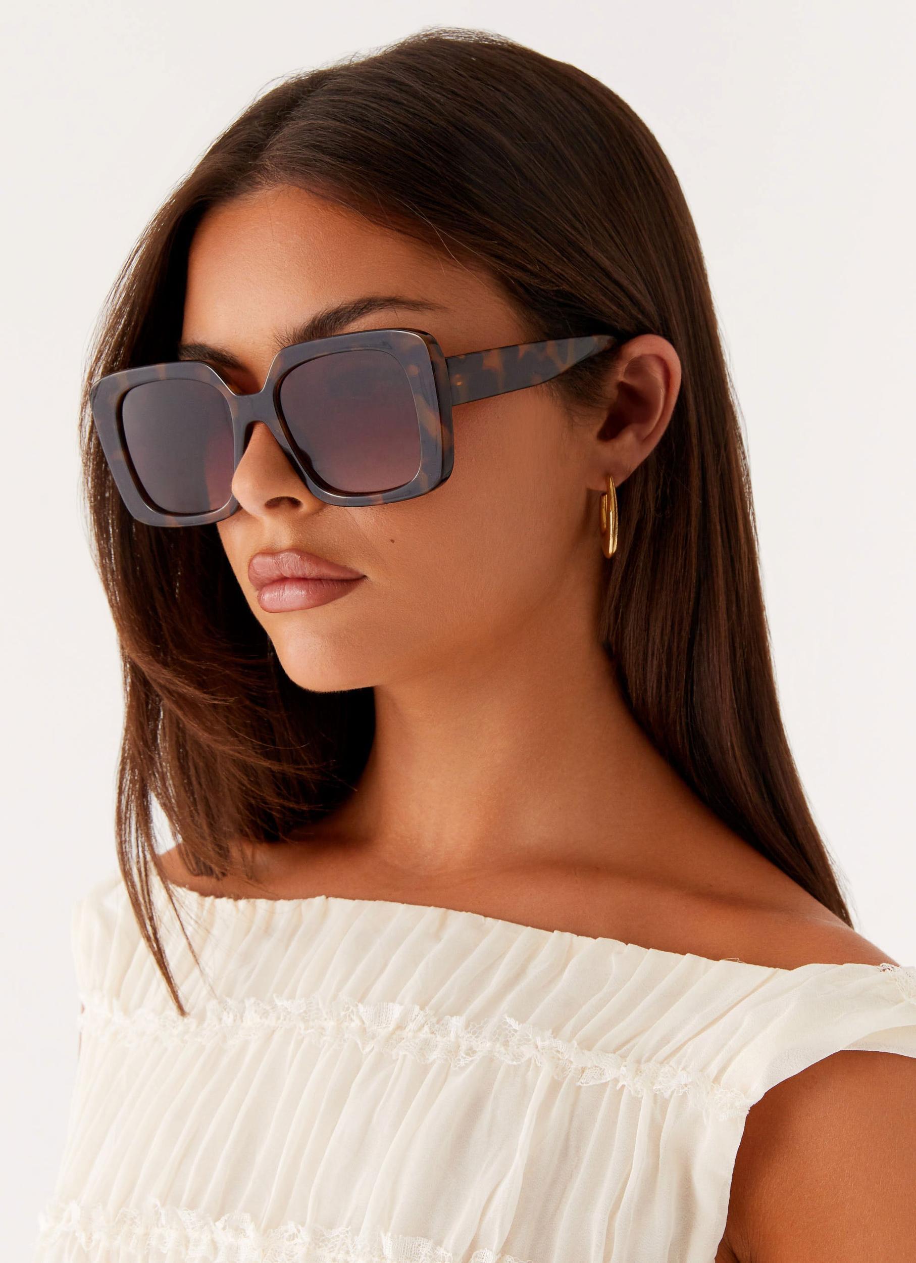 D-frame sunglasses Product Image