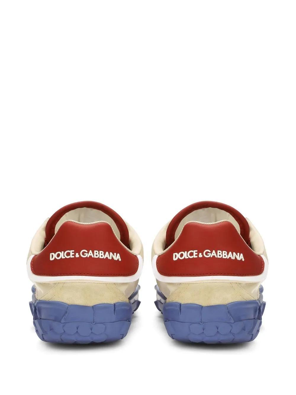 lace-up low-top sneakers Product Image