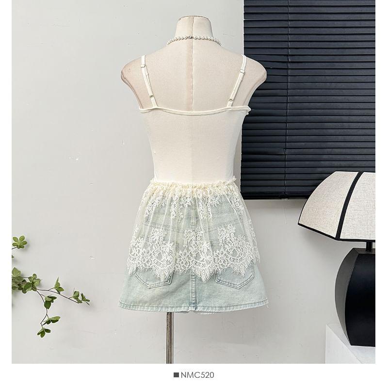 Two-Tone V-Neck Cami Top with Pad Product Image