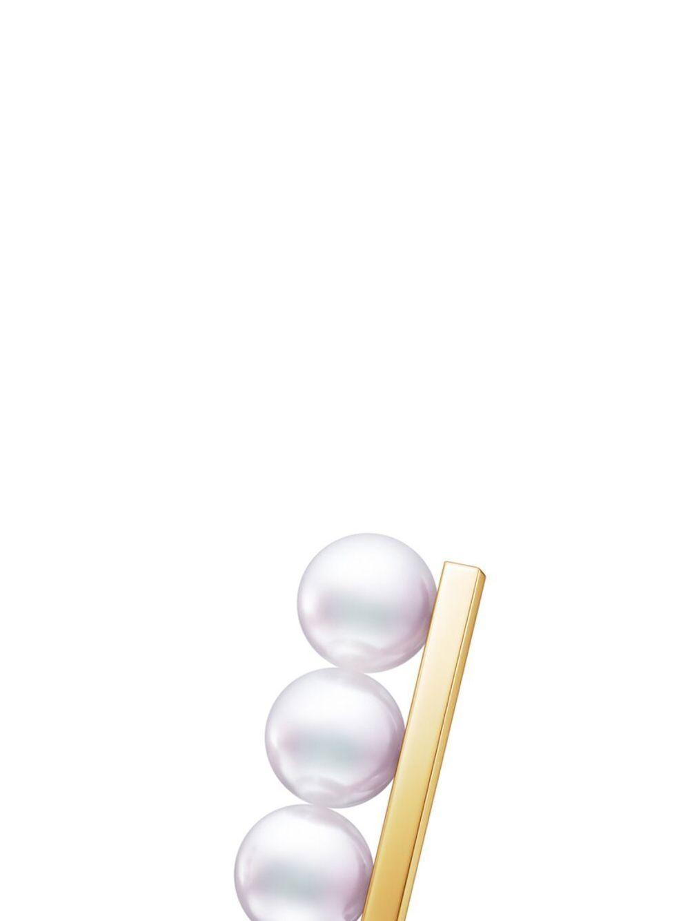 18kt yellow gold Collection Line Balance Neo Akoya pearl earrings Product Image