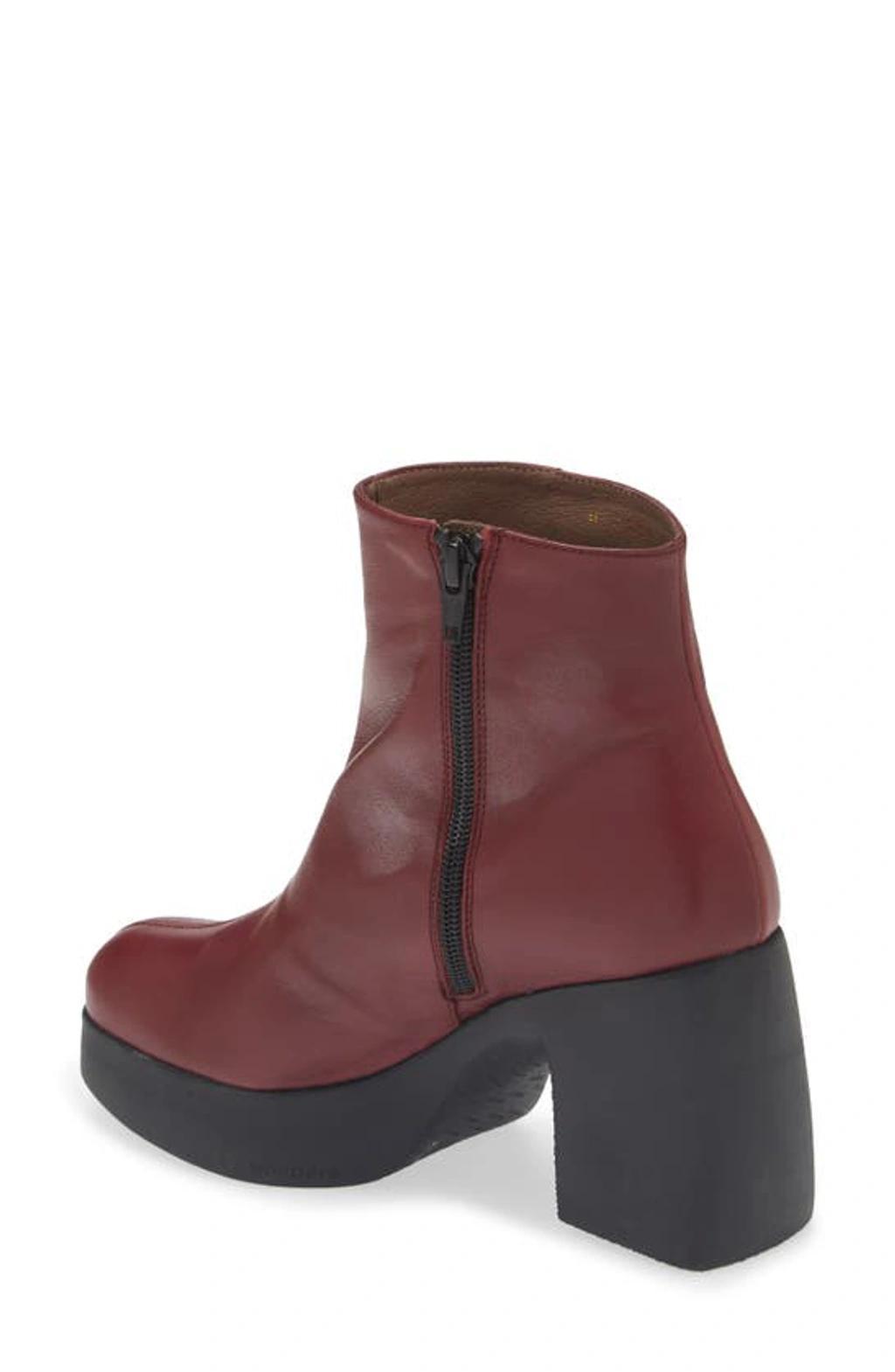 WONDERS Lightweight Fashion Suede Boot In White Product Image