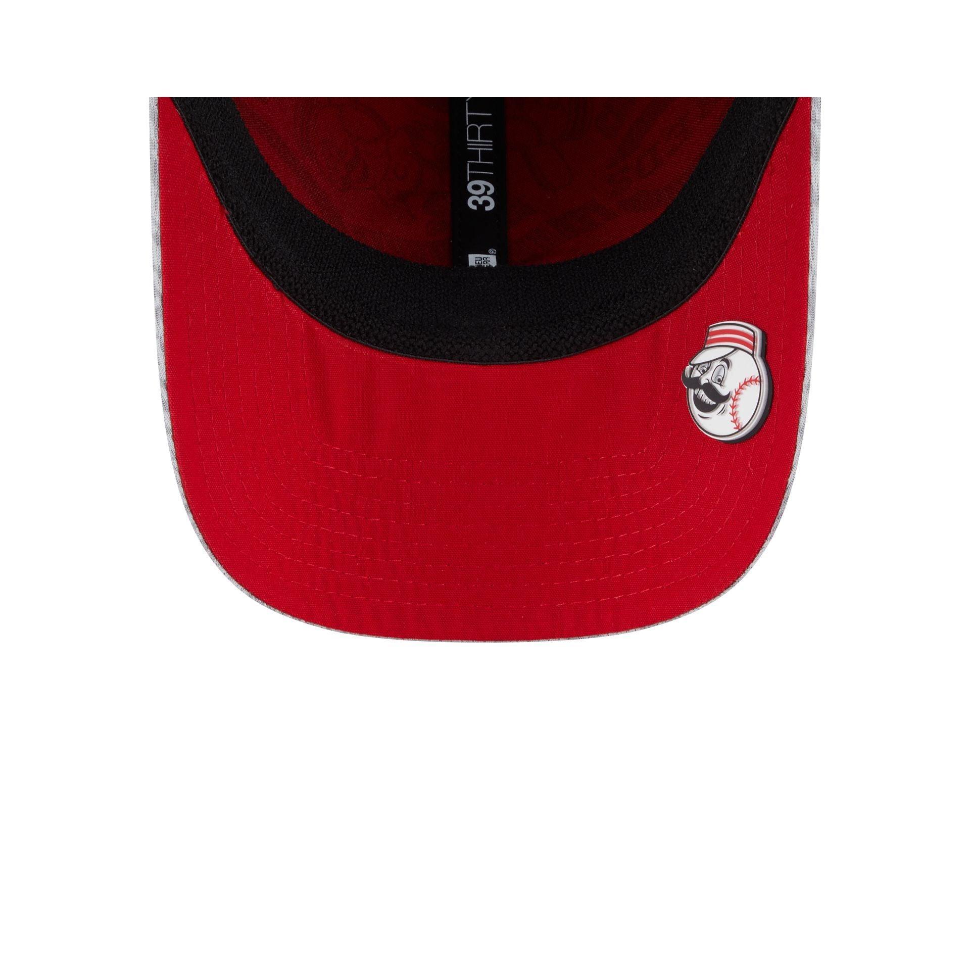 Cincinnati Reds 2025 Clubhouse Gray 39THIRTY Stretch Fit Male Product Image