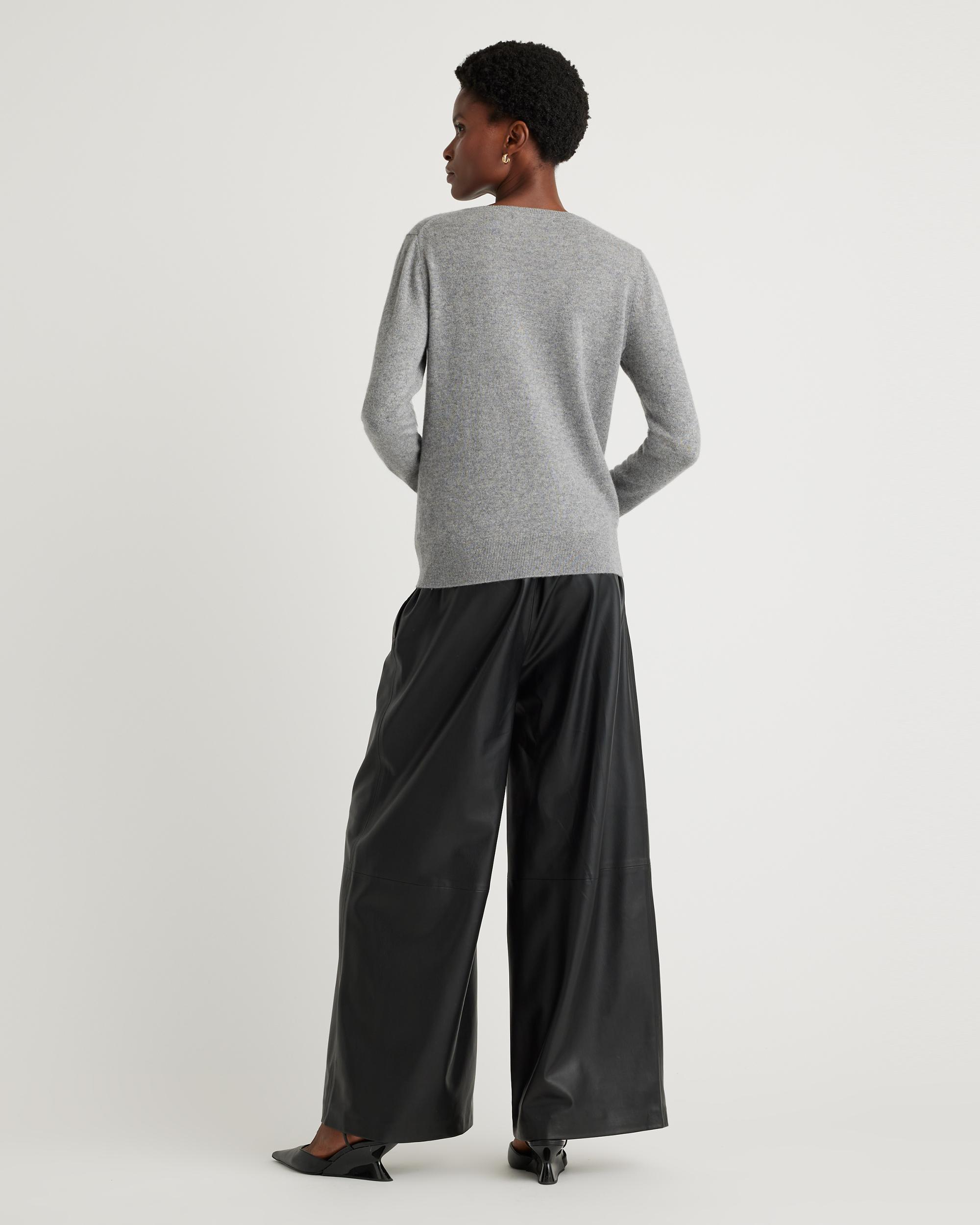 Quince | Women's Mongolian Cashmere V-Neck Sweater Size XS Product Image