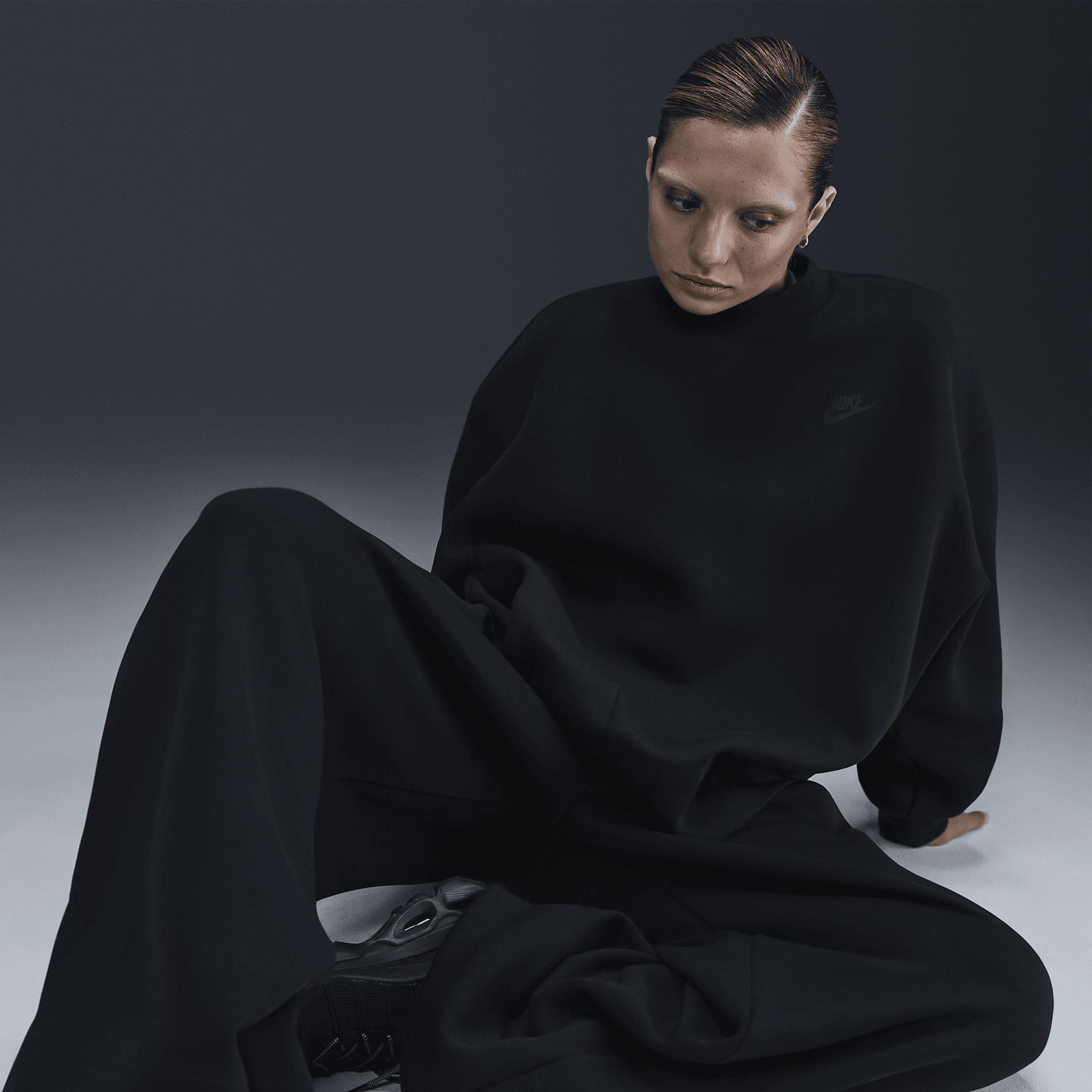 Nike Womens Sportswear Tech Fleece Oversized Crewneck Sweatshirt in Black Product Image