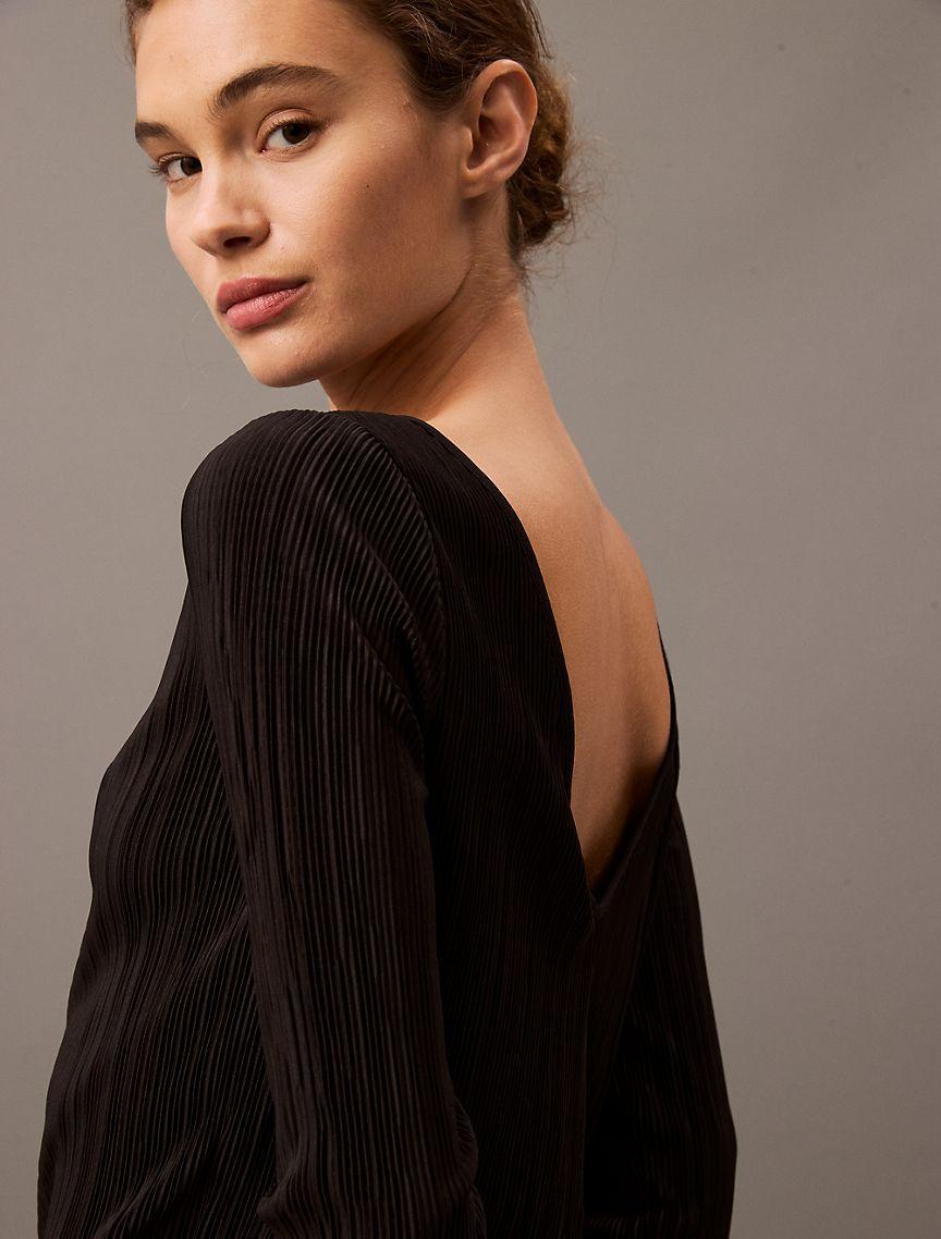 Plisse Low Back Slim T-Shirt Product Image