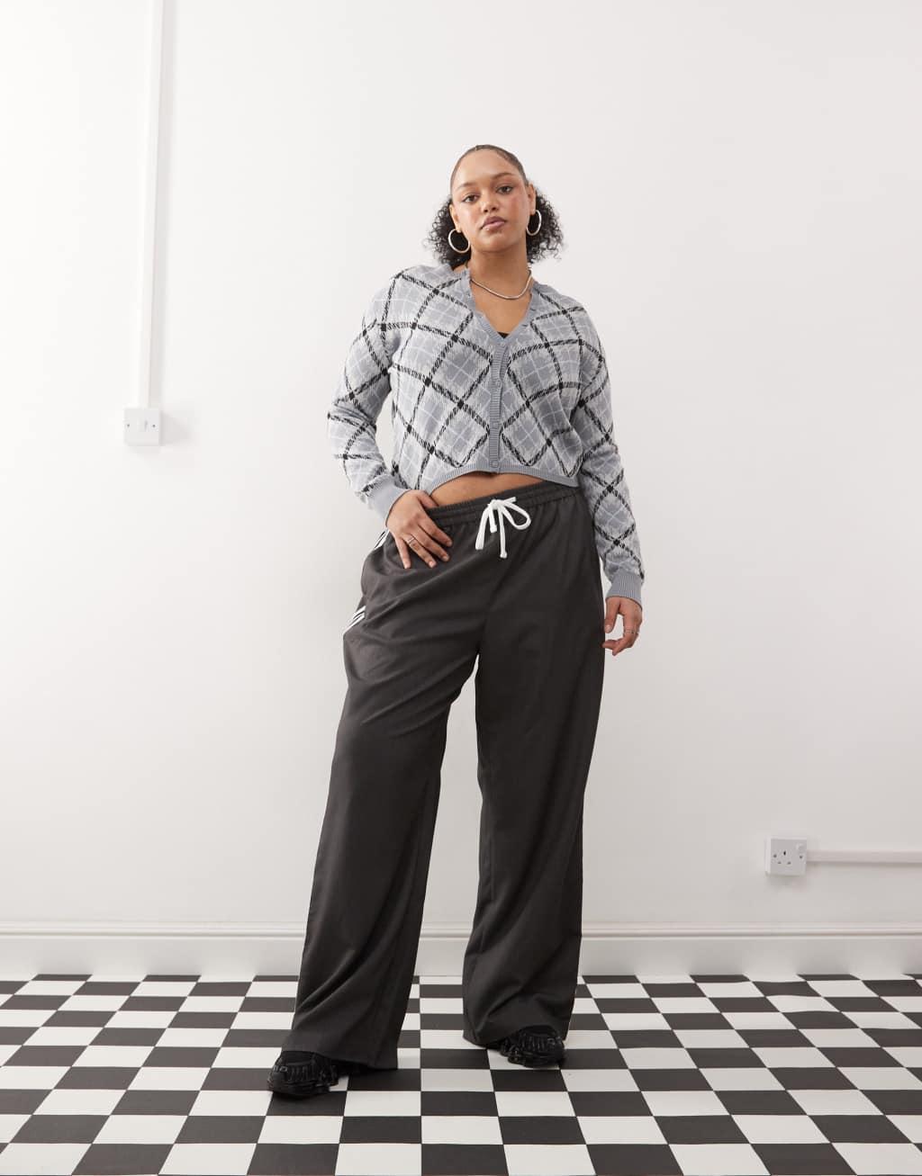 Noisy May Curve wide leg pants with side stripe in charcoal    Product Image