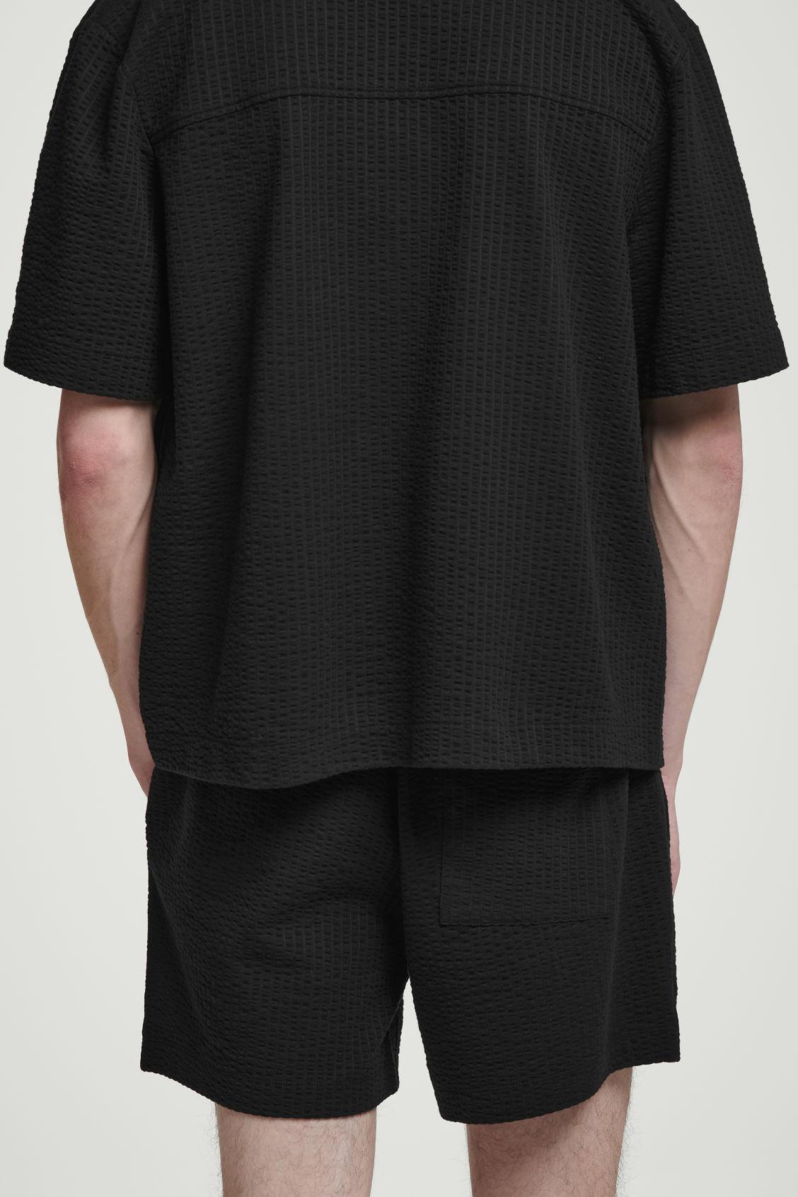 SEERSUCKER ELASTICATED SHORTS Product Image
