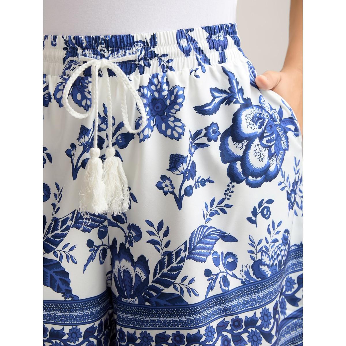 Plus Size Floral Print Drawstring Straight-Leg Shorts Women DarkBlue Resort Drawstring Vacation Shorts BloomChic 28/5X Product Image