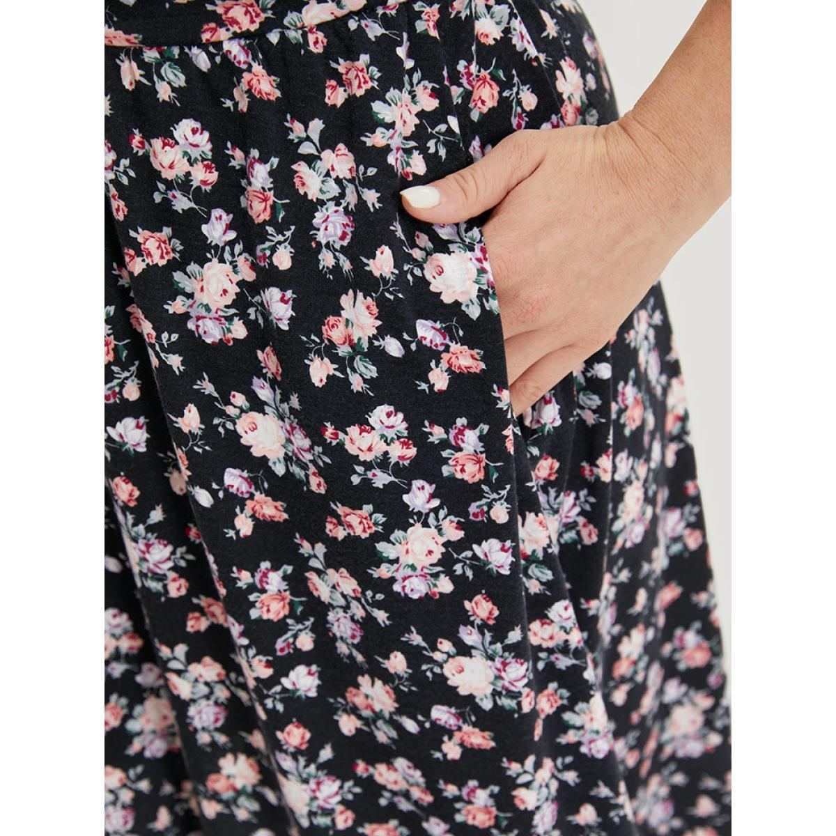 Plus Size Ditsy Floral Pocket Overlap Collar Half Sleeve Dress Black Women Casual Wrap V-neck Short sleeve Curvy Midi Dress BloomChic 30/6X Product Image