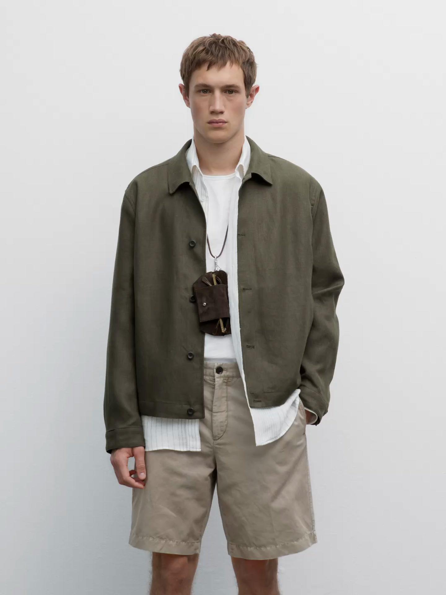 Lightweight linen blend Bermuda shorts Product Image