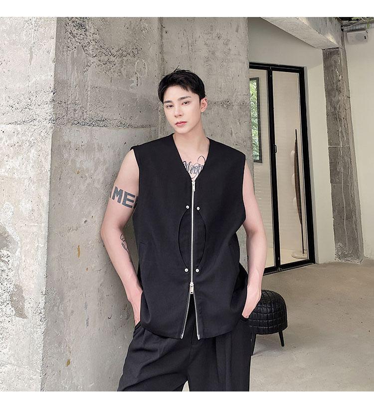 V-Neck Plain Zip Vest Product Image