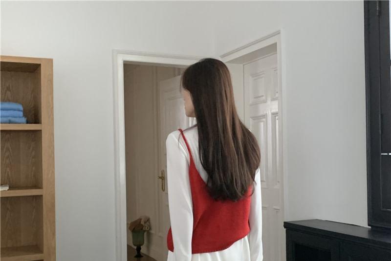 Long-Sleeve Mock Neck Top / V-Neck Crop Camisole Top Product Image