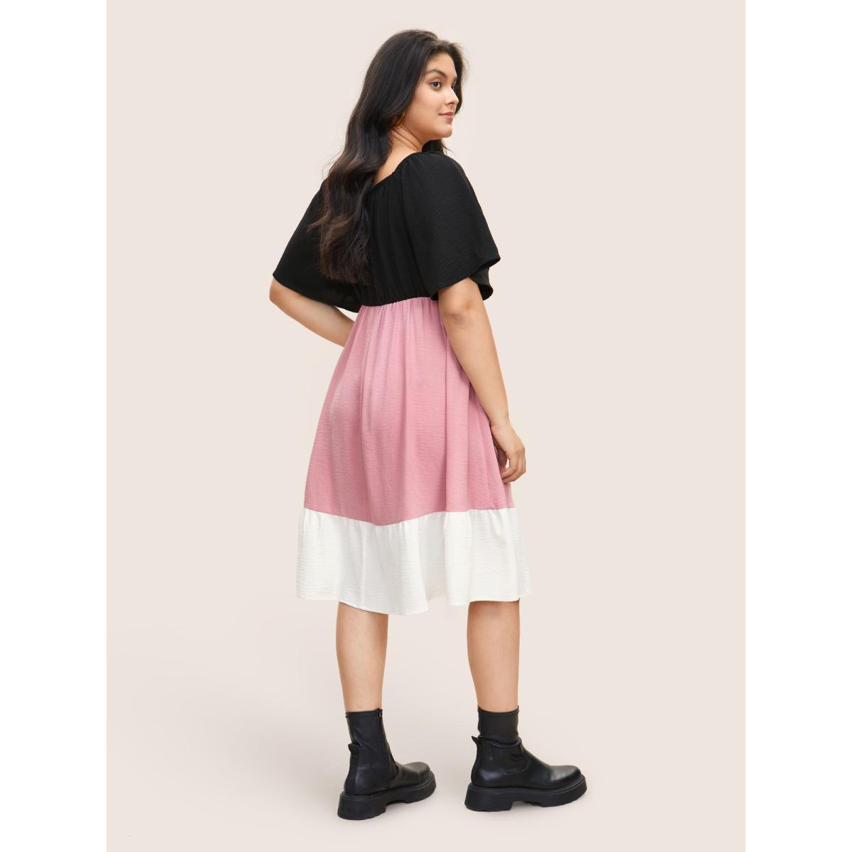 Plus Size Colorblock Contrast Patchwork Gathered Raglan Sleeve Dress Black Women Casual Non Square Neck Short sleeve Curvy Midi Dress BloomChic 30/6X Product Image