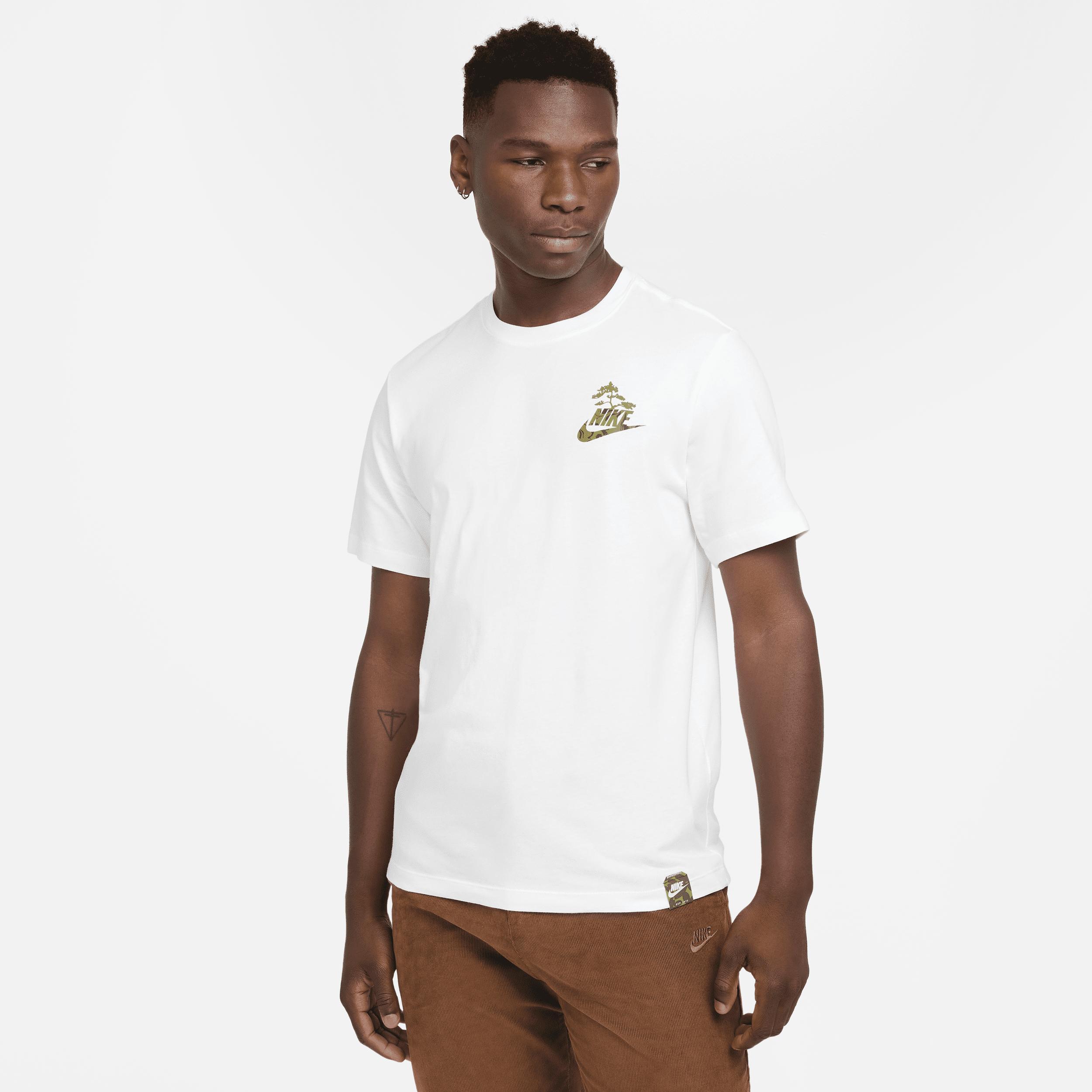 Nike Sportswear Club T-Shirt Product Image