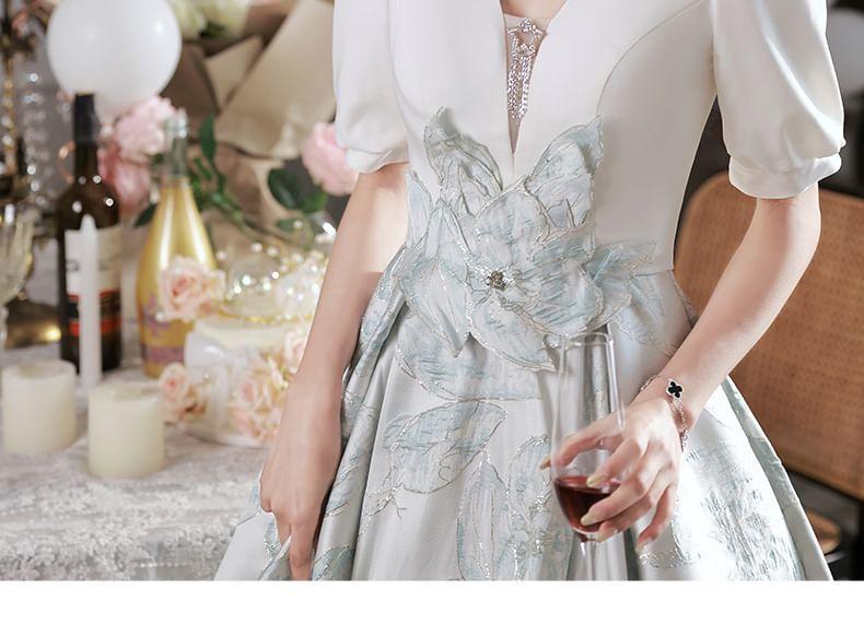 Short-Sleeve V-Neck Floral Applique A-Line Evening Gown Product Image