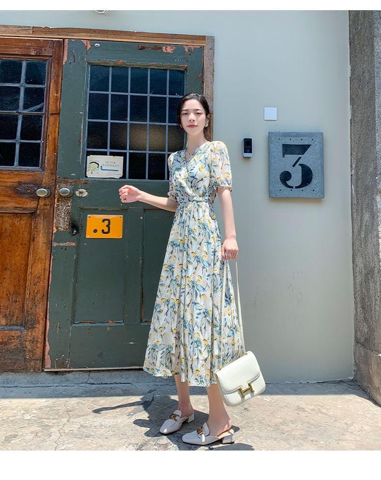 Short-Sleeve V-Neck Floral Midi A-Line Dress Product Image