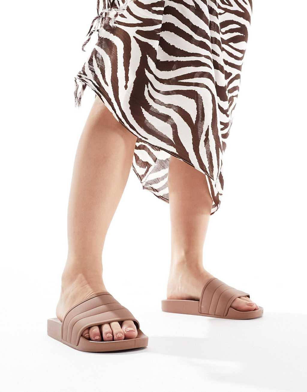 ASOS DESIGN Wide Fit Final pool slides Product Image
