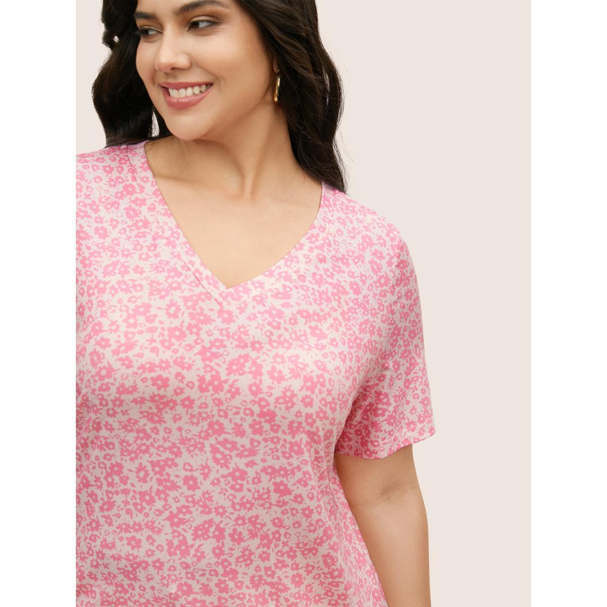 Plus Size V Neck Ditsy Floral Print T-shirt Lightpink Women Casual Contrast Natural Flowers V-neck Everyday T-shirts BloomChic 28/5X Product Image