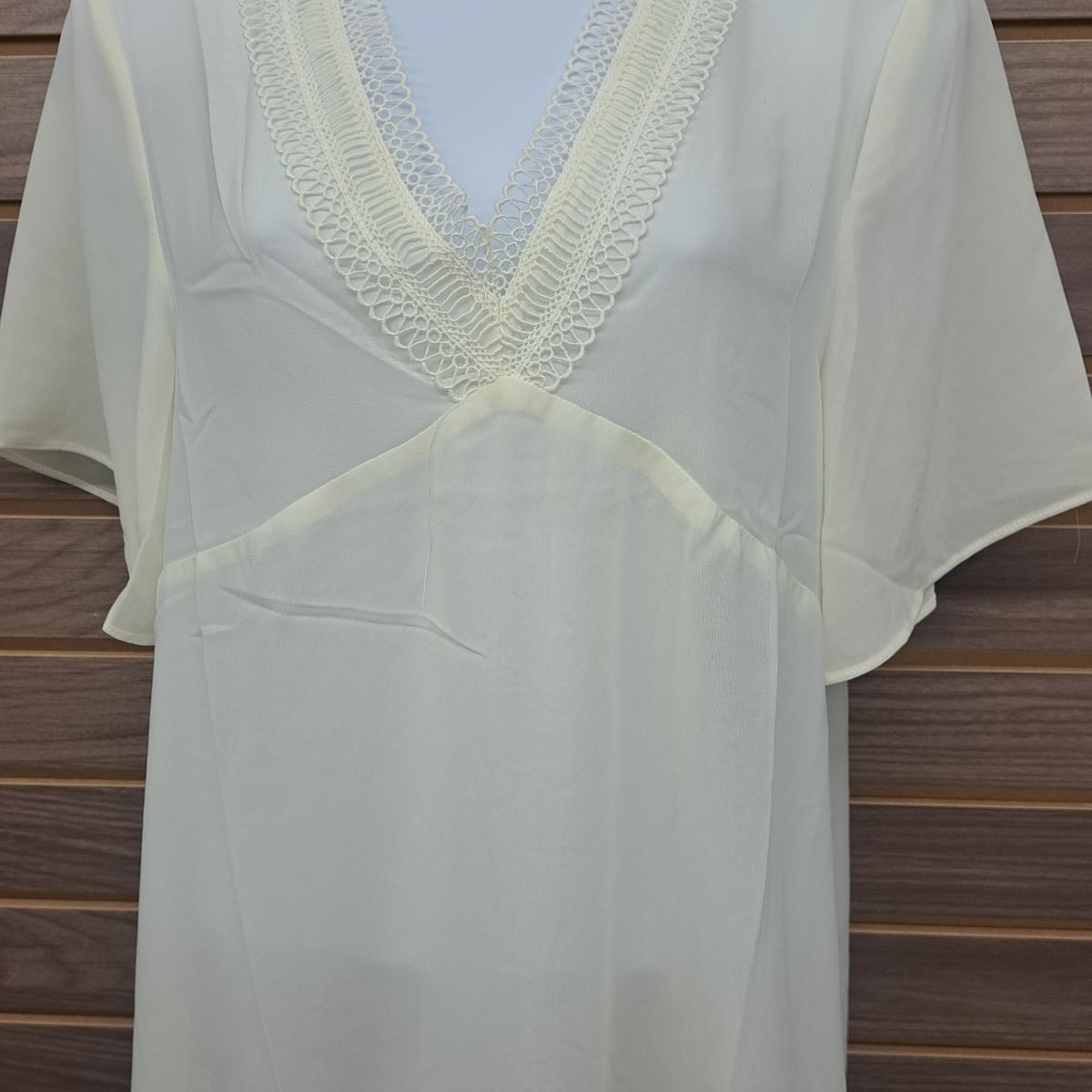 Lace V neck Product Image