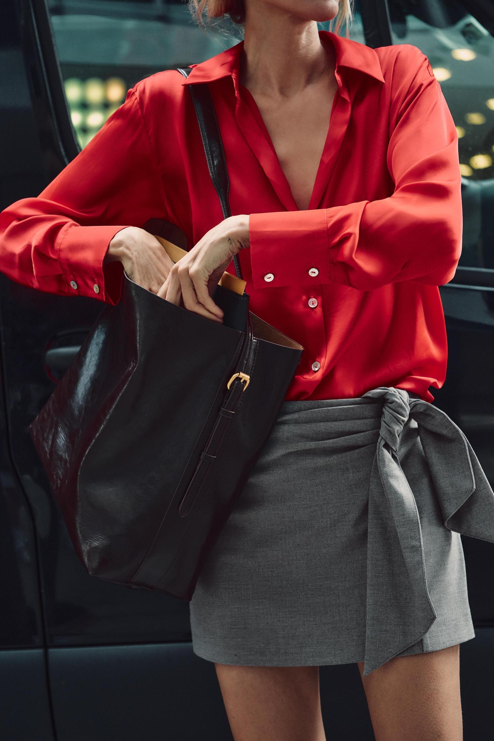 LARGE BUCKET BAG Product Image