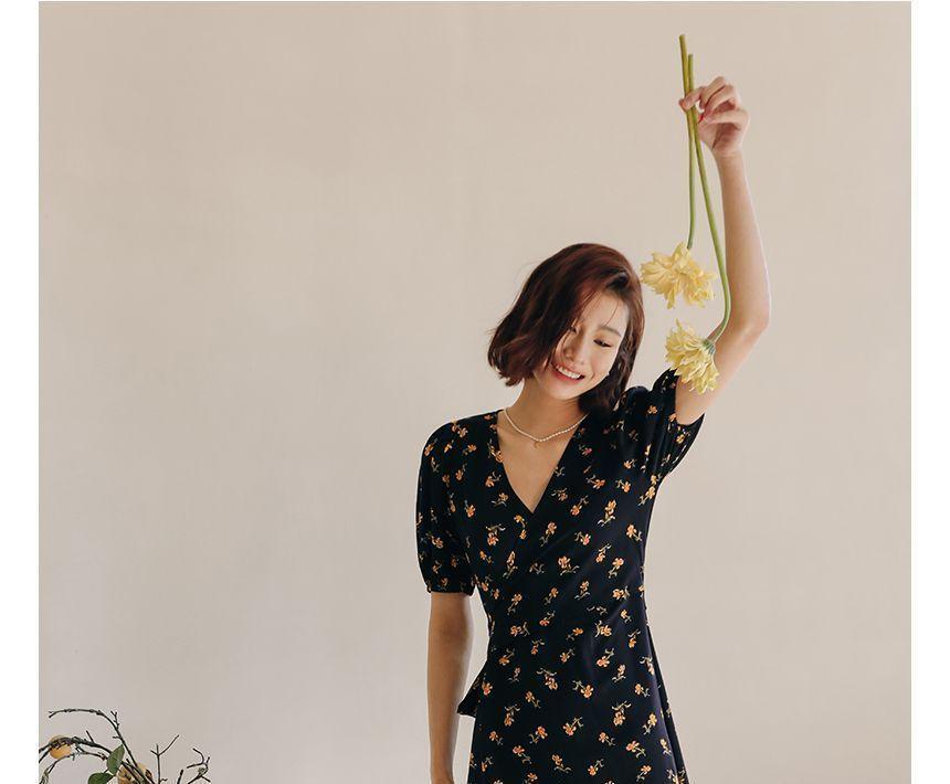 Puff-Sleeve V-neck Floral Print Midi A-Line Dress Product Image