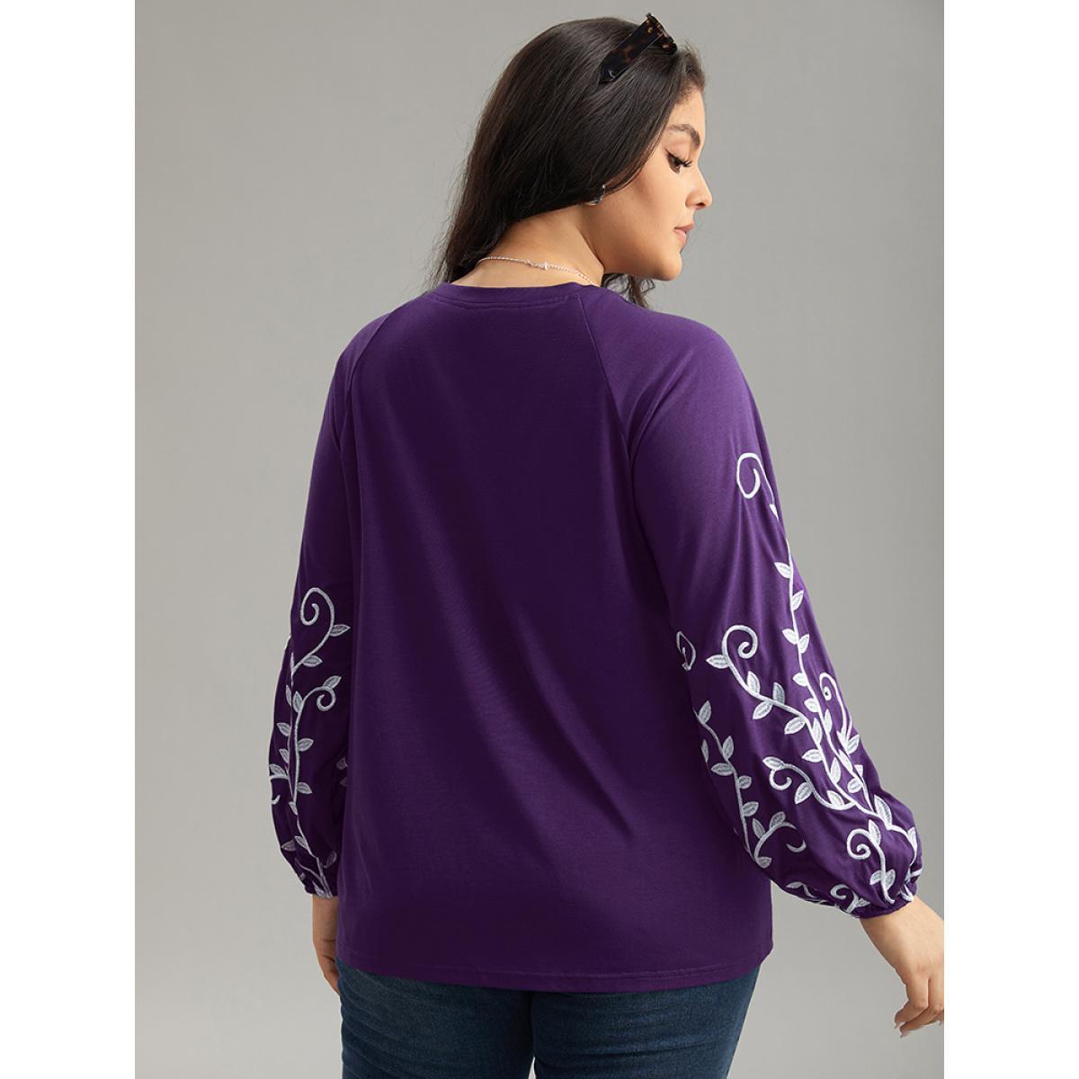 Plus Size Floral Embroidered Contrast Raglan Sleeve T-shirt Purple Women Elegant Elastic cuffs Silhouette Floral Print Round Neck Dailywear T-shirts BloomChic 26/4X Product Image