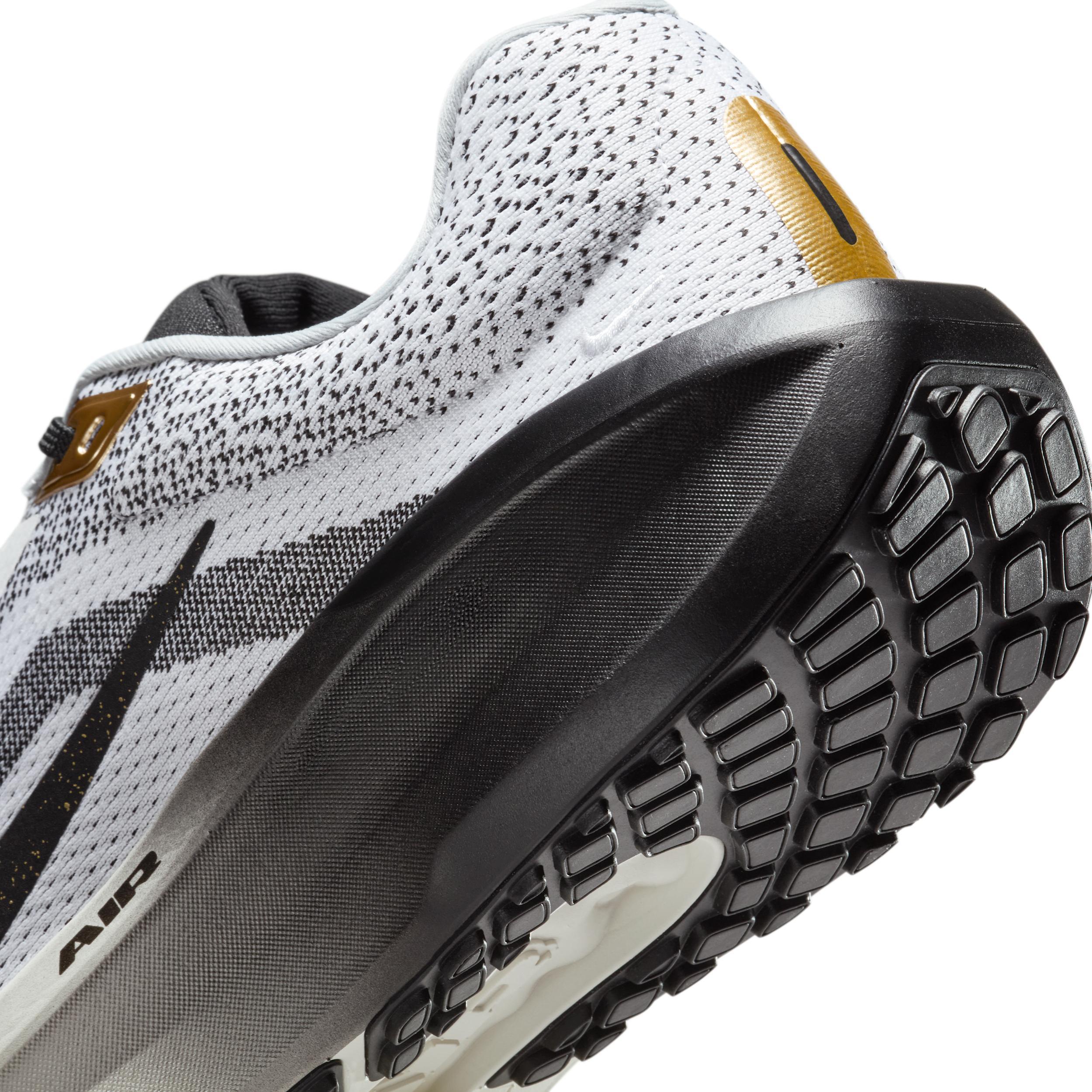 Nike Winflo 11 SE Men's Road Running Shoes, Size: 10, White Black Gold Product Image