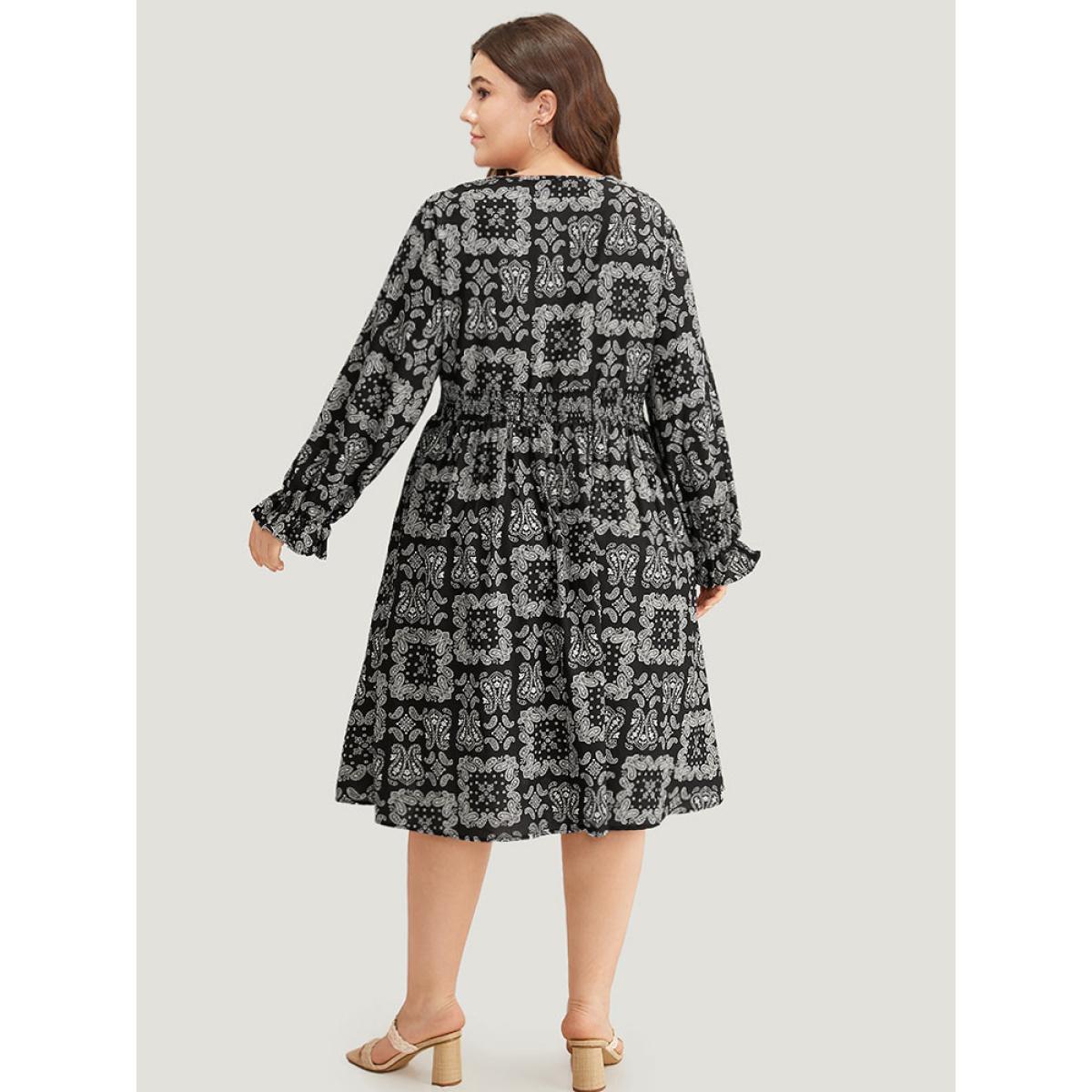 Plus Size Moroccan Print Shirred Pocket Dress Black Women Vacation Printed V-neck Long Sleeve Curvy Midi Dress BloomChic 26/4X Product Image