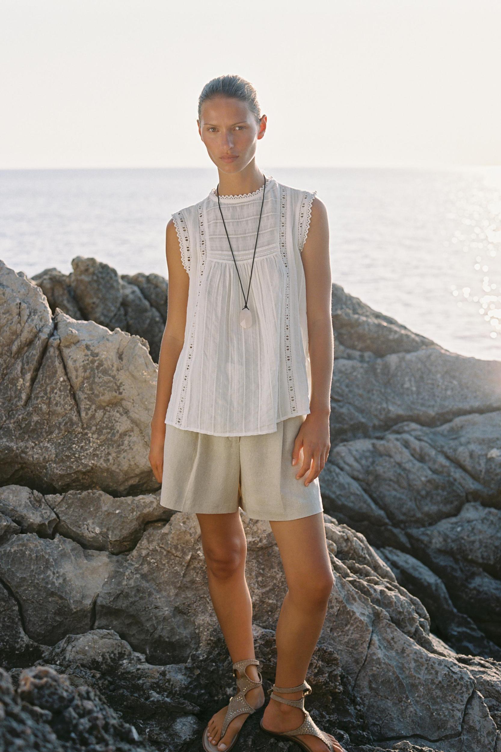 ROMANTIC SLEEVELESS TOP Product Image
