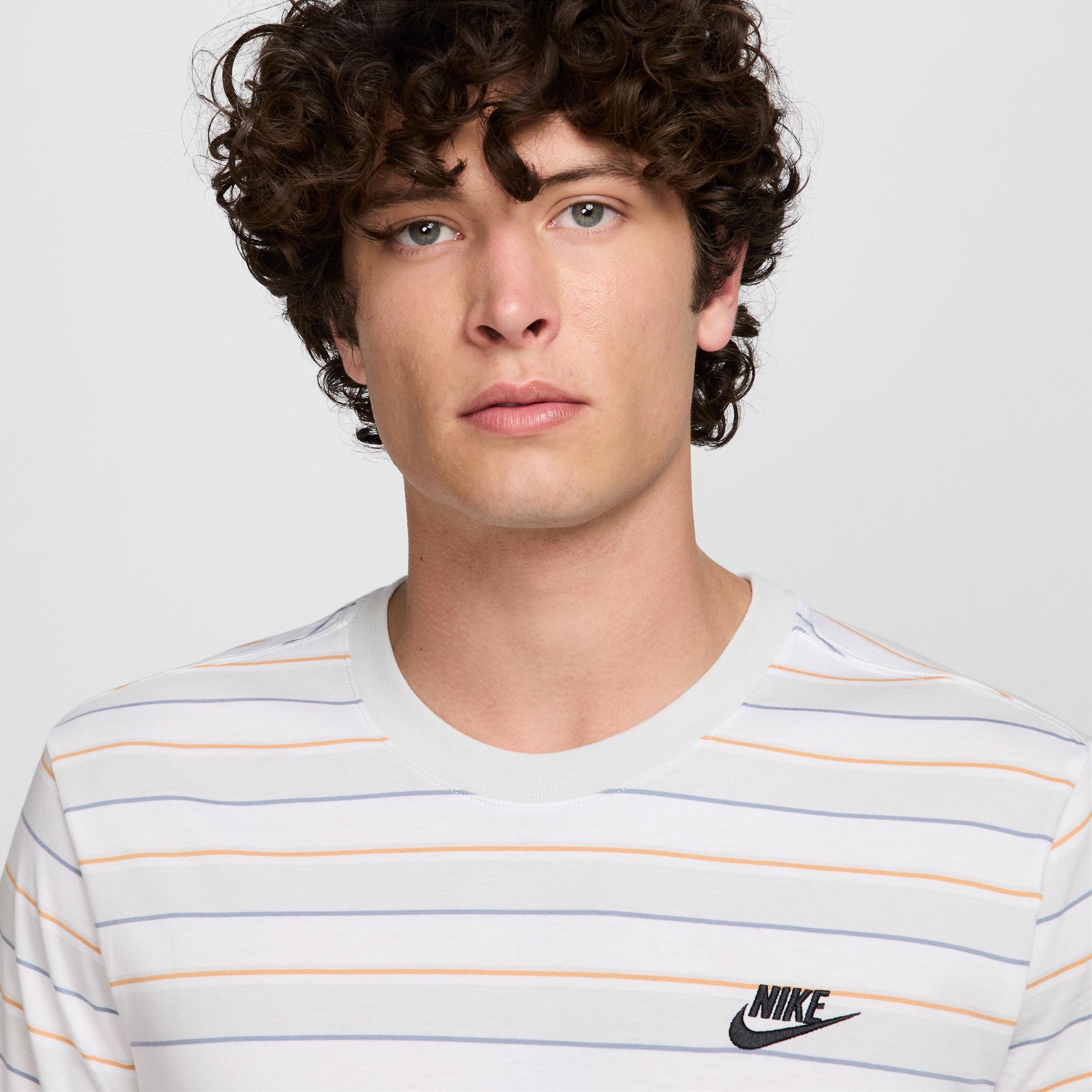 Nike Club Men's T-Shirt Product Image