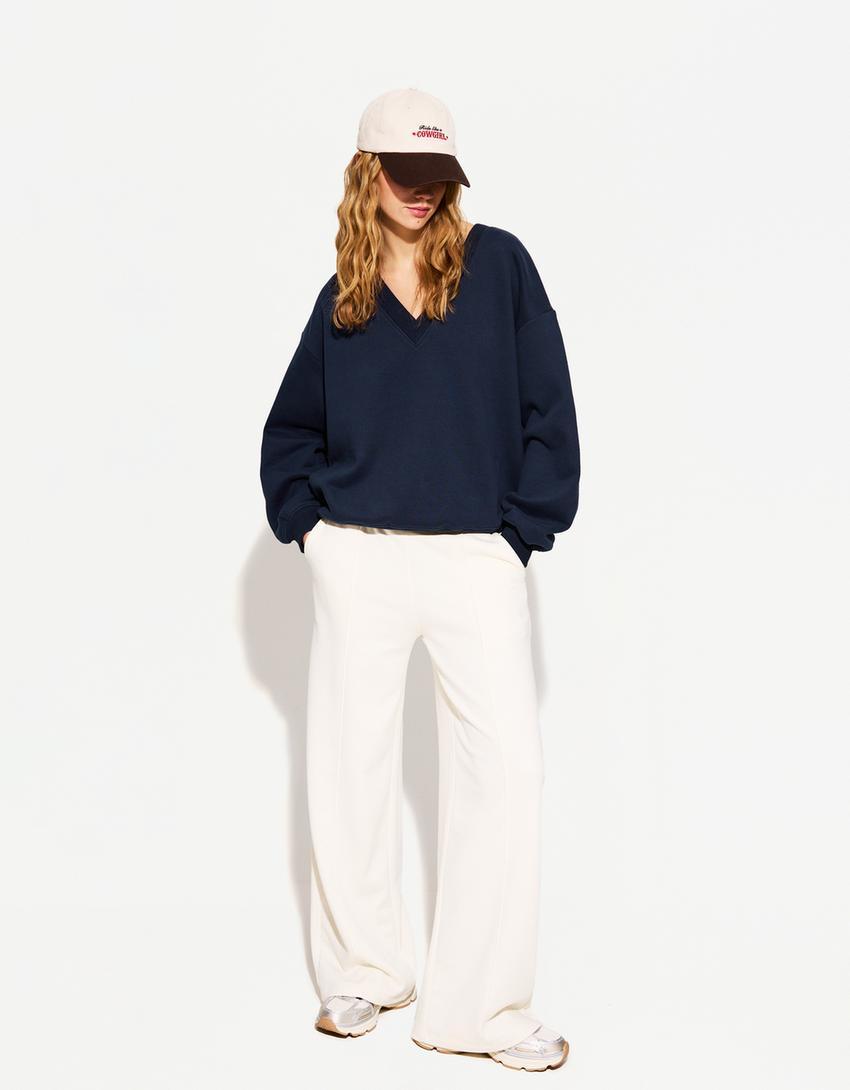 V-neck sweater Product Image