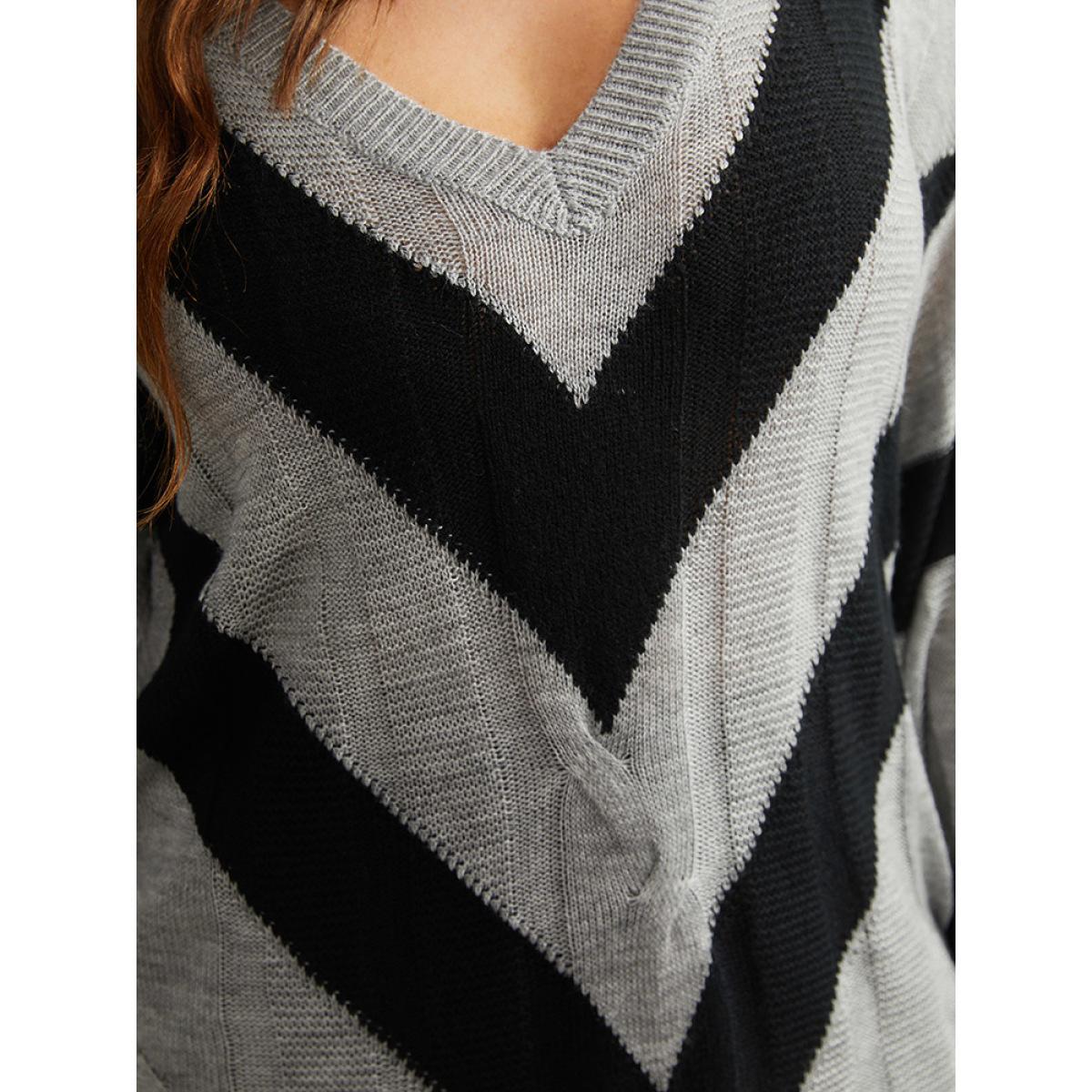Plus Size Geometric Contrast V Neck Pullover DarkGray Women Casual Loose Long Sleeve V-neck Everyday Pullovers BloomChic 30/6X Product Image