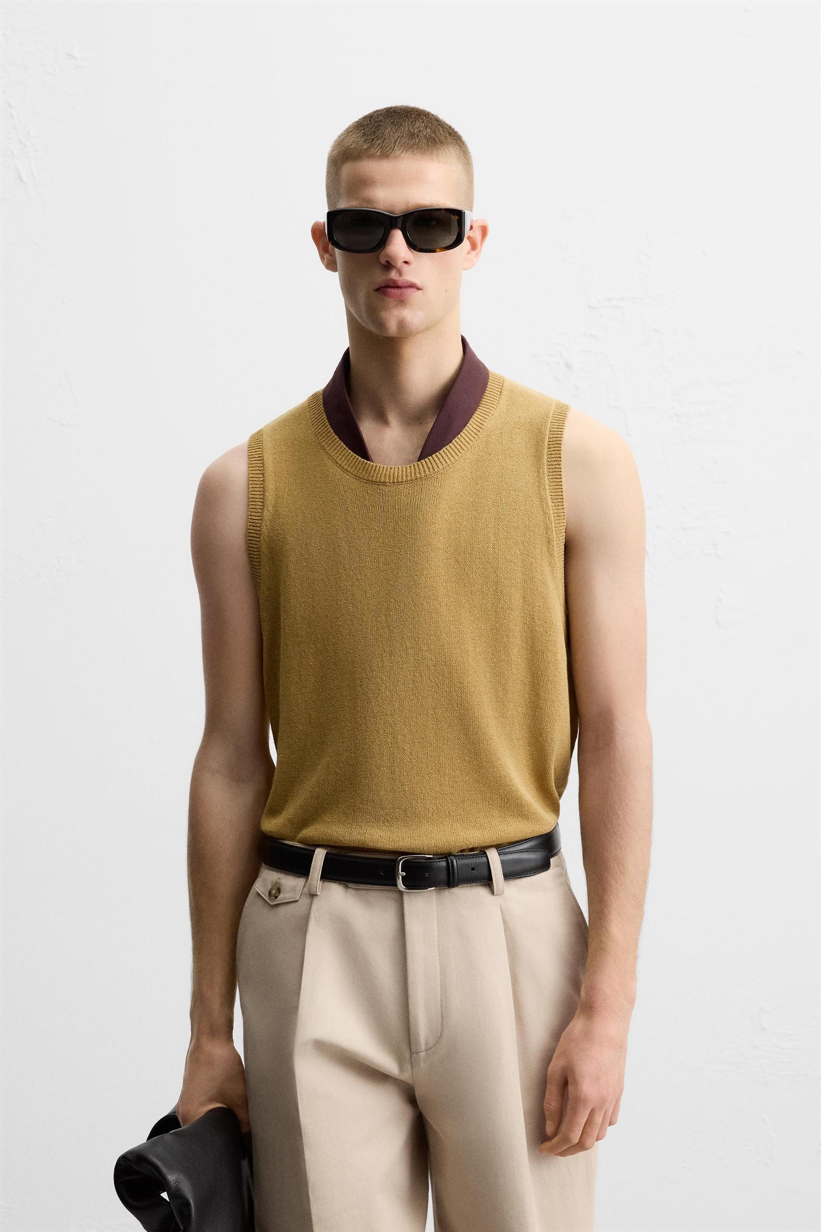 KNIT VEST Product Image