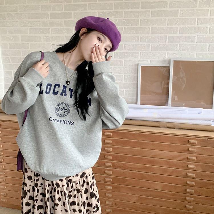 Crew Neck Lettering Print Oversized Pullover Product Image