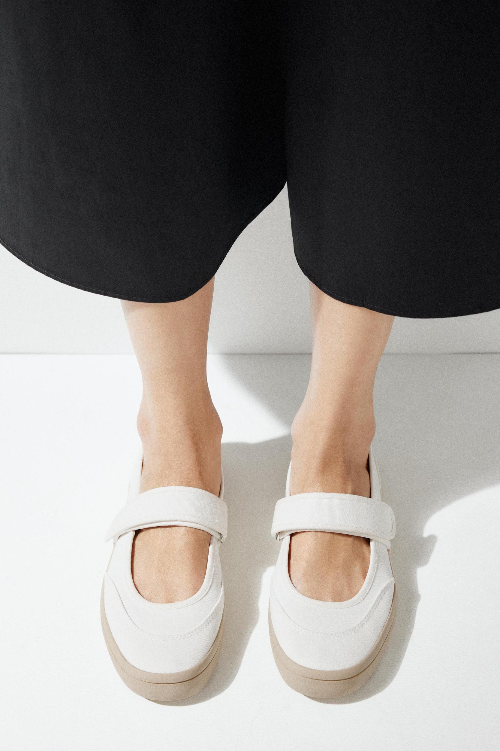 FABRIC STRAP BALLET FLATS Product Image