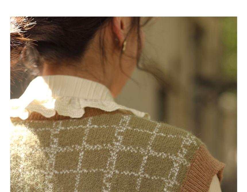V-Neck Patterned Button Sweater Vest Product Image