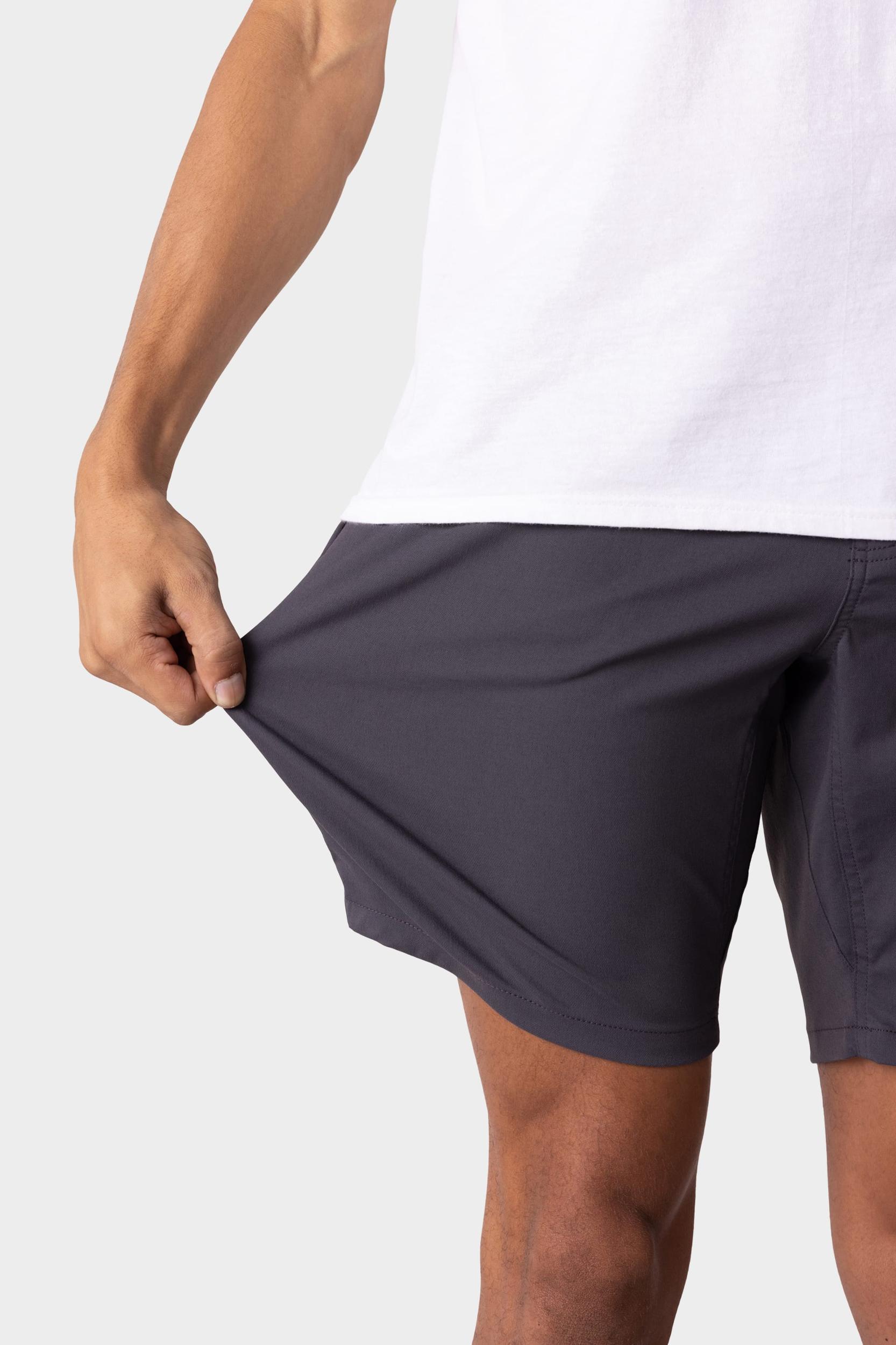 686 Men's Everywhere Hybrid Short Male Product Image