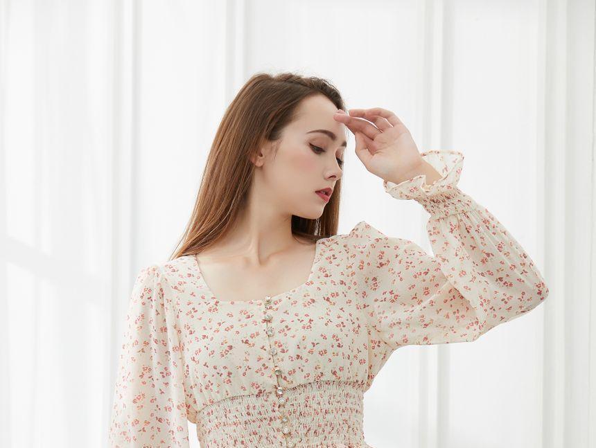 Puff-Sleeve Sqaure Neck Floral Print Ruffled Cropped Top Product Image