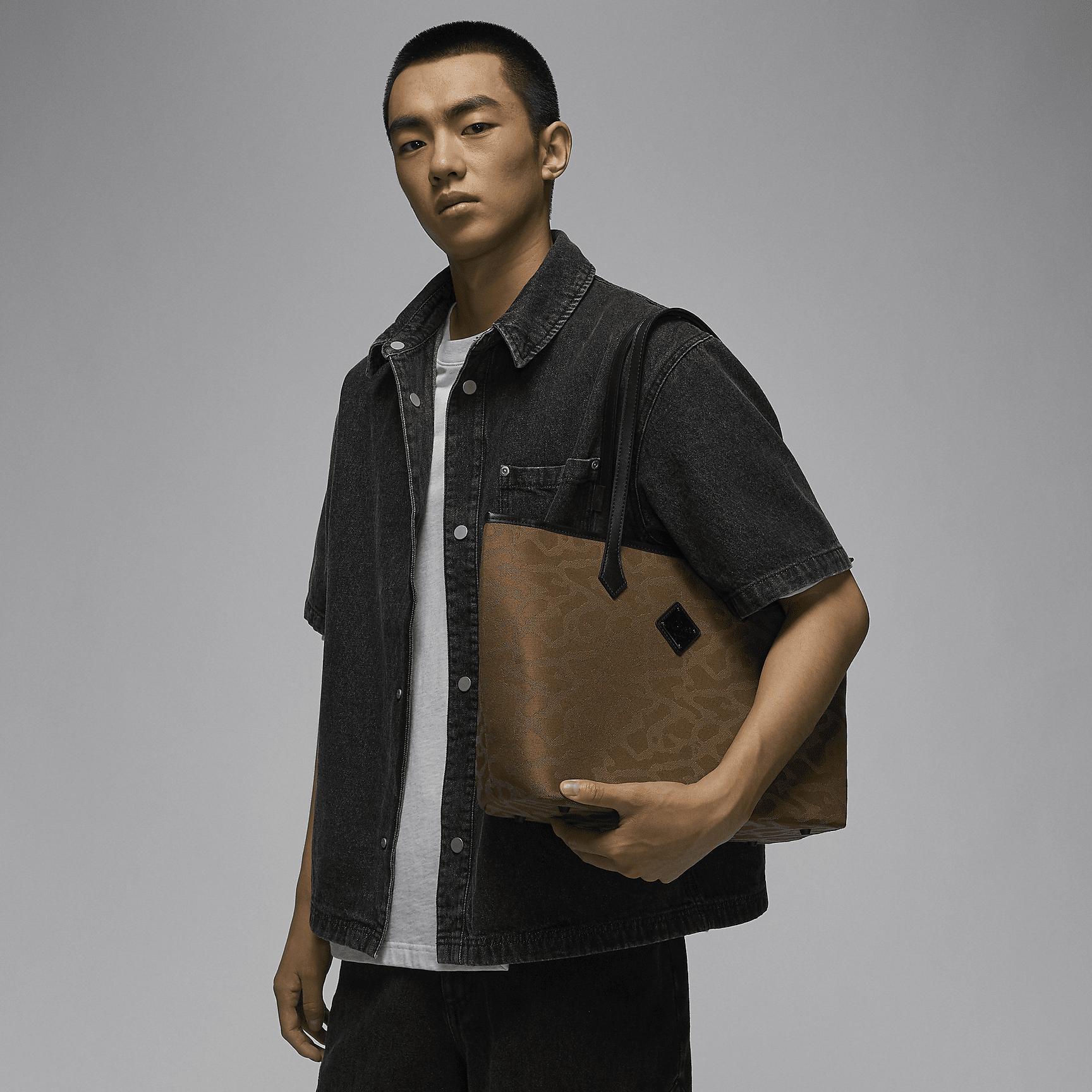 Men's Jordan Icon Tote Bag (17L) Product Image