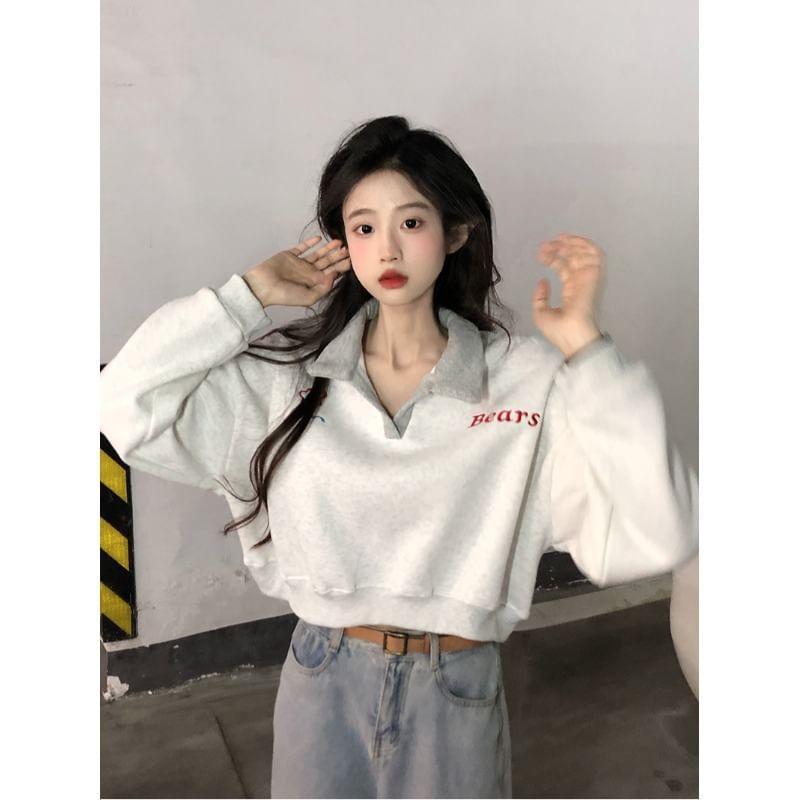 Contrast Collar Lettering Embroidered Crop Sweatshirt Product Image