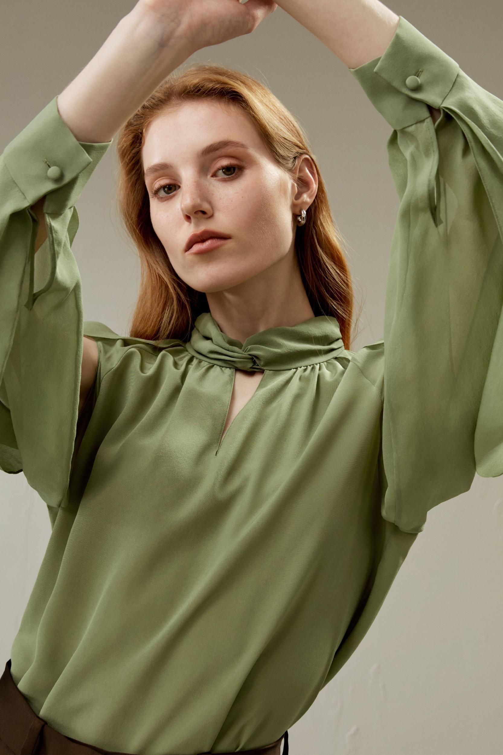 Side Slit Lantern Sleeve Blouse Product Image