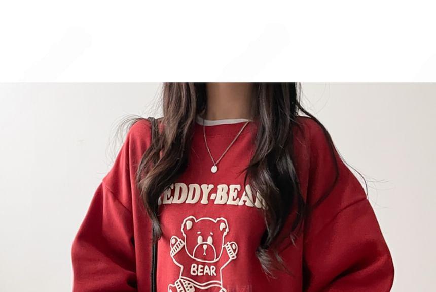 Bear Print Loose-Fit Sweatshirt Product Image