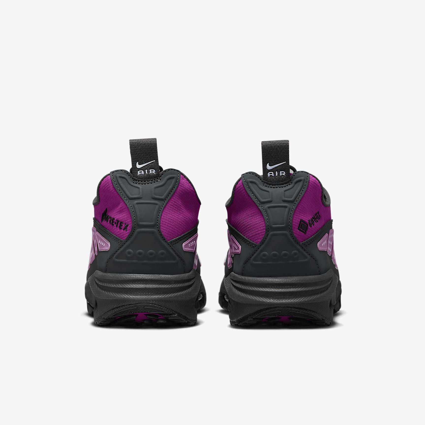 Nike Women's Air Max SNDR GTX Shoes Product Image