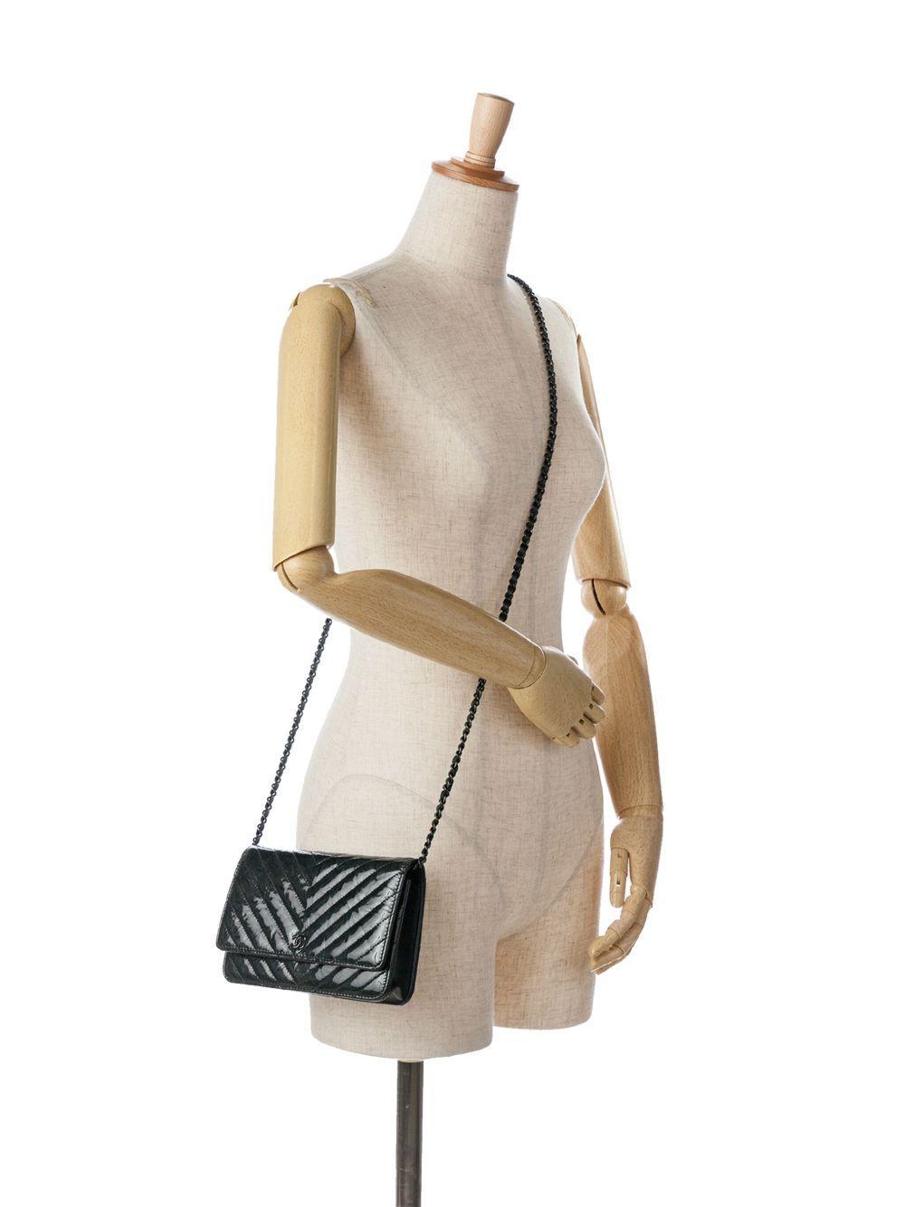 2018 CC Chevron Quilted Crumpled Calfskin Wallet On Chain crossbody bag Product Image