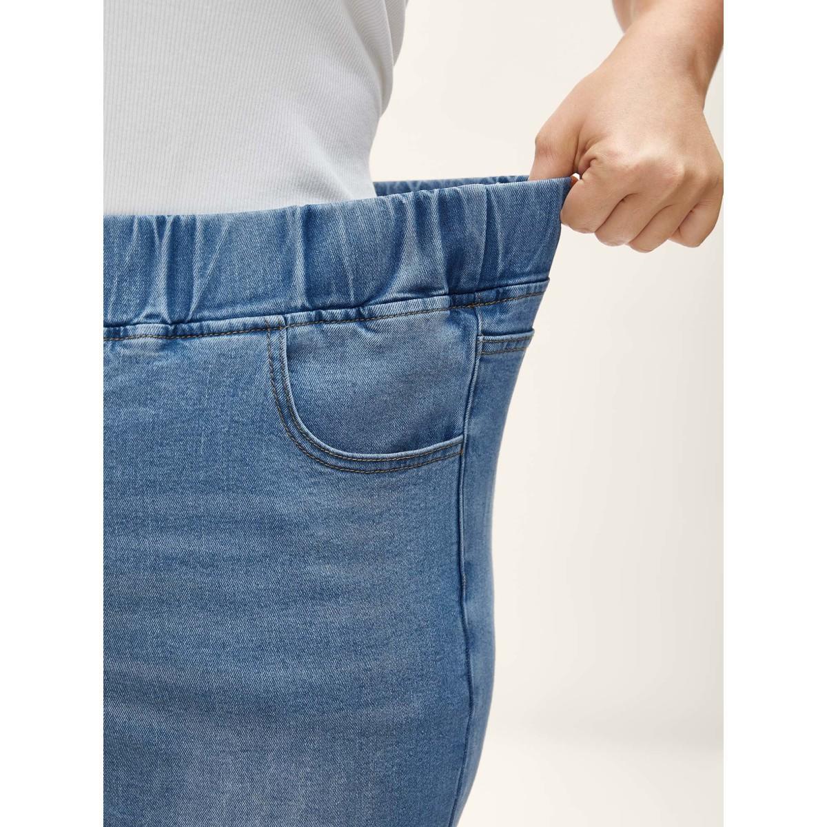 Plus Size Pull-On Stretchy Waist Denim Shorts Women Denimblue Medium stretch Everyday-Casual Slanted pocket Denim Shorts BloomChic 16/1X Product Image