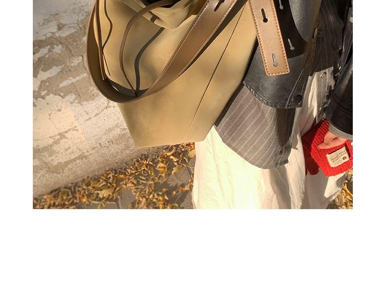 Plain Crossbody Bag Product Image