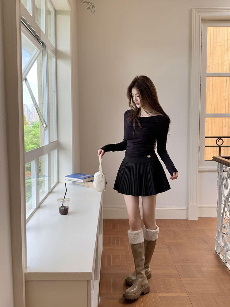 Long Sleeve Cowl Neck Plain Top Product Image