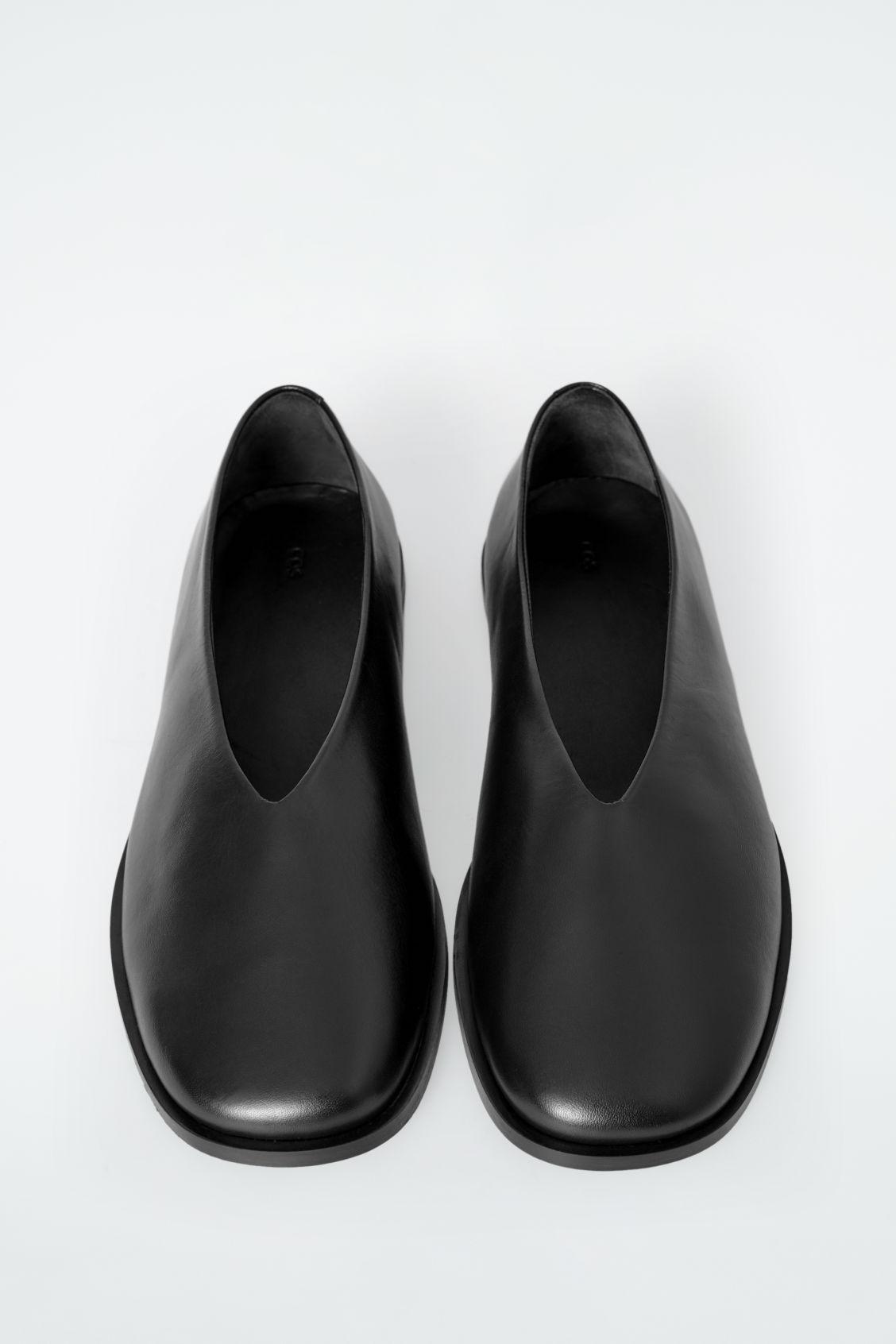 LEATHER BALLET FLATS Product Image