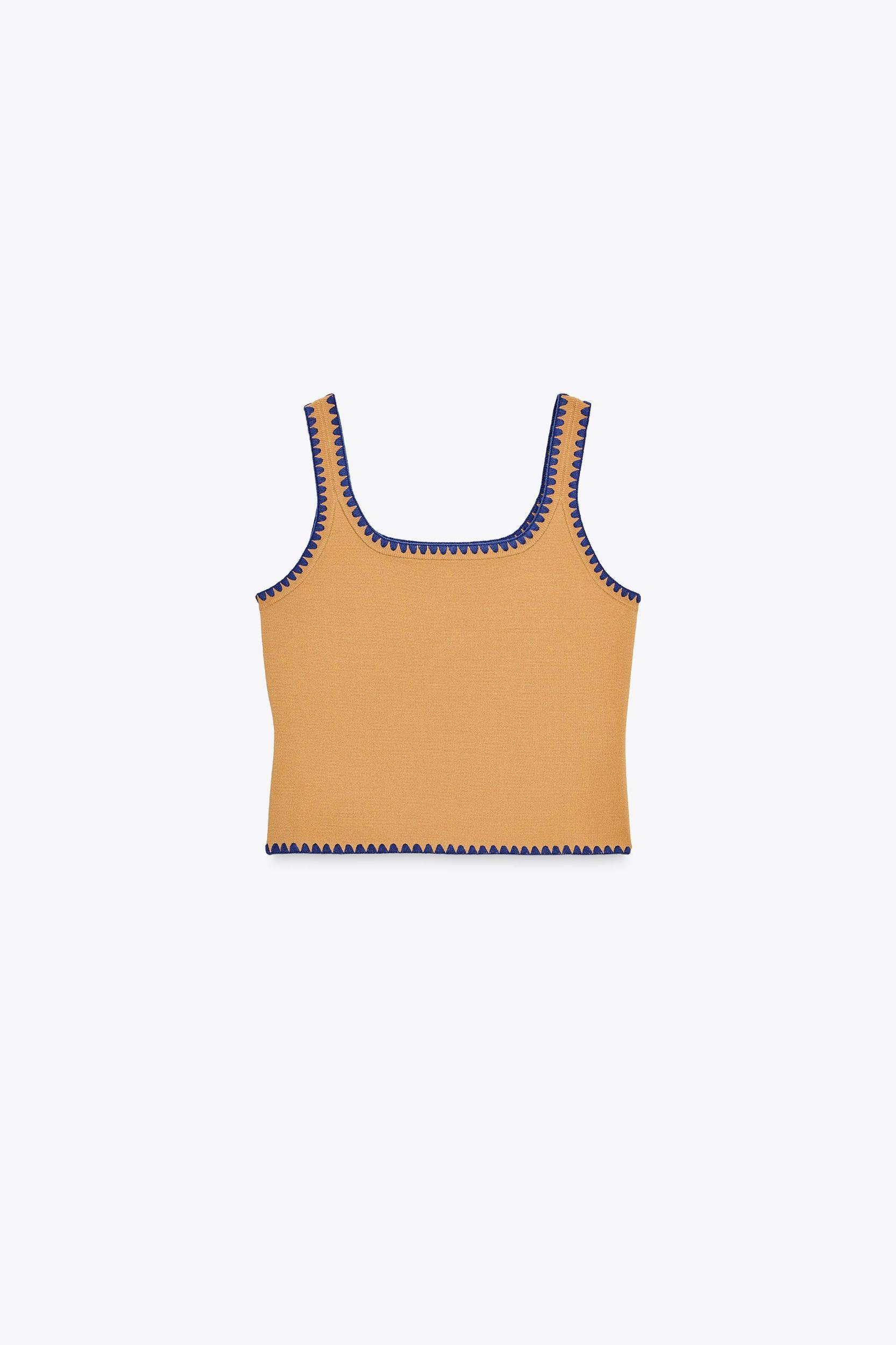 CONTRAST EMBROIDERY KNIT TOP Product Image